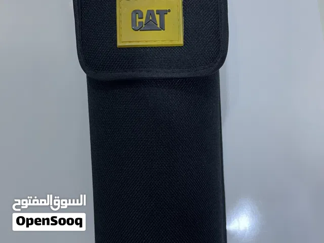 شنطة صغيرة لليد اصلية من شركت cat بلون الاسود انيقة وحجمها منانسب الاغراض الصغيرة و المال