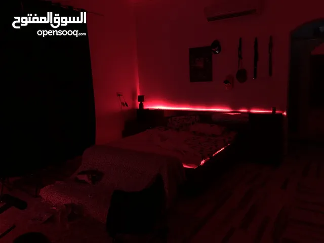 King size bed . سرير لشخصين