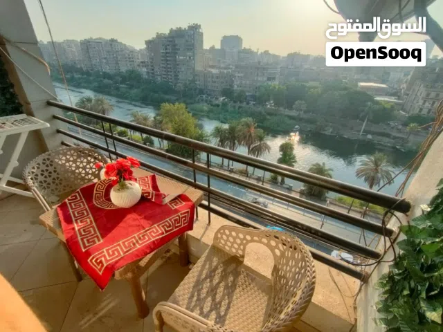 شقه مفروشه ثلاث غرف امام كوبري الملك الصالح بمنيل للروضه