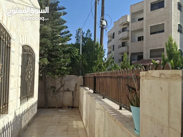 124 m2 3 Bedrooms Townhouse for Sale in Zarqa Jabal Tareq