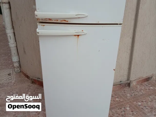 ثلاجة وغسالة شغالات