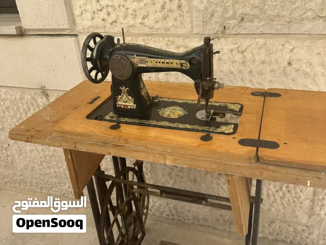 ماكينة خياطه PHILLIPS نادره والوحيده بالأردن عمرها مايقارب 50 سنه للبيع لأعلى سعر