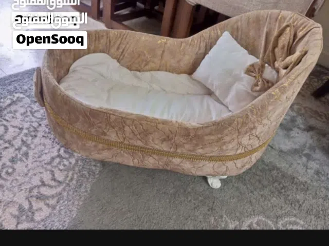 تخت مهد بحال الوكاله استعمال بسيط بسعر مغري 10 دنانير