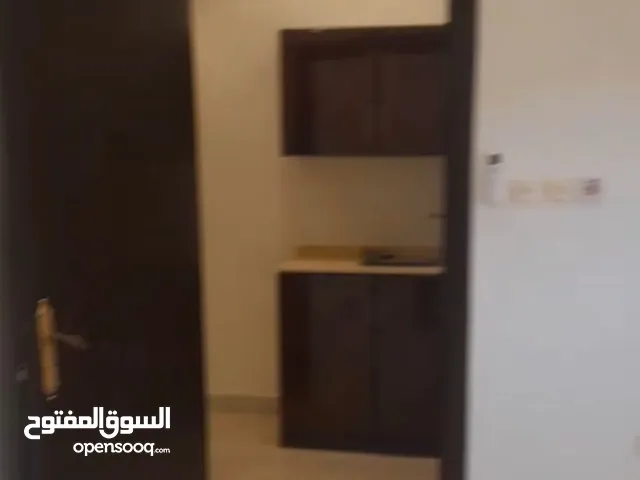 شقة للايجار الرياض حي الصحافة في فيلا   غرفه نوم    صالة     مطبخ     حمام    الايجار 17الف سنوي على
