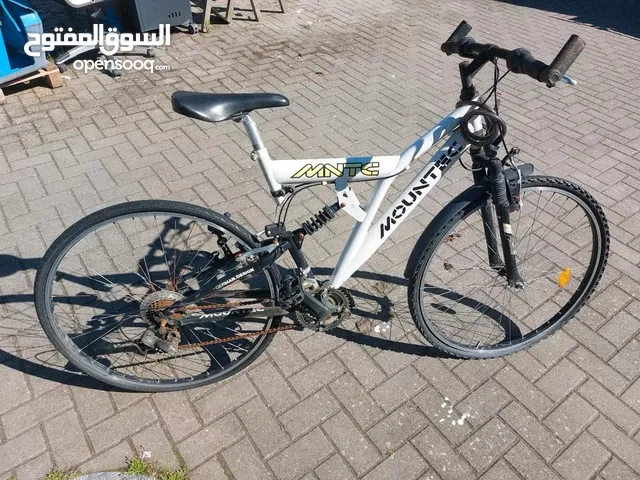 دراجات هوائية من نوع "MOUNTEC" أو دراجات مشابهة ذات جنط 26 بوصة