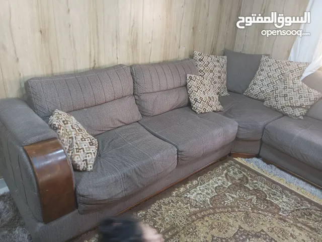 طقم كورنر للبيع بحال الوكاله لون رمادي غامق قابل للتفاوض