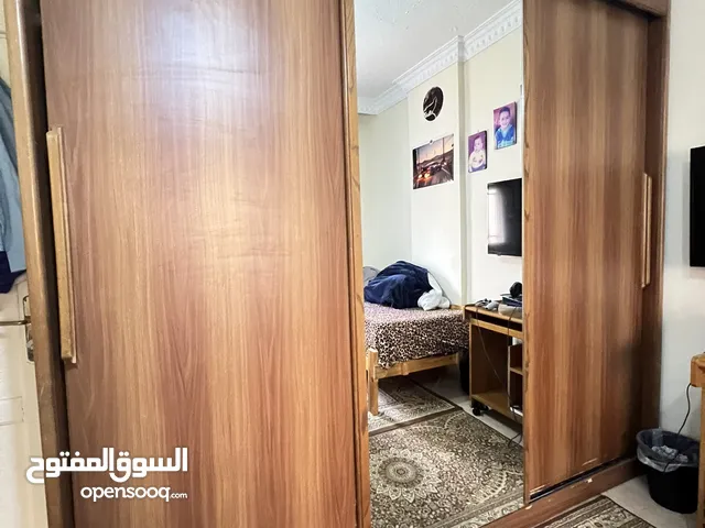 خزانه ملابس خشب لاتيه وزان كتير تقيله وقويه