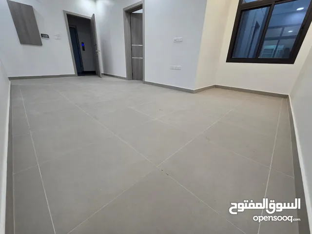 شقه للايجار شامل الكهرباء في جد حفص