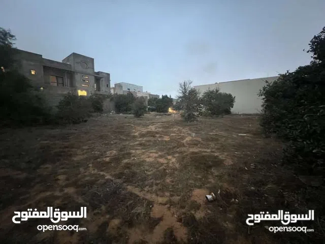 قطعة ارض 785م واجهتين للبيع عين زارة طريق لمشتل بجوار مدرسة الفردوس سعر لمتر1200دإمكانية تقسيم لأرض