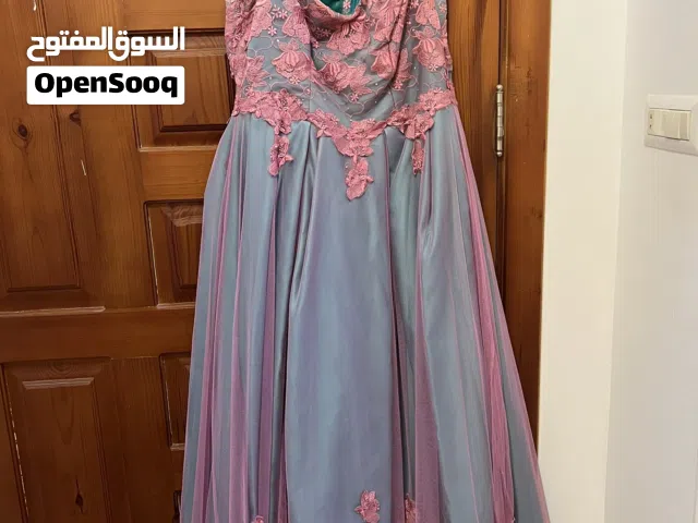 فساتين لبسه ولبستين فقط