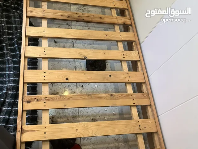 سرير جديد للبيع والسعر مغري جدا