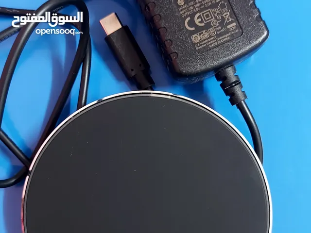 شاحن لاسلكي 10وط  حاله الوكاله مع شاحن تي سي