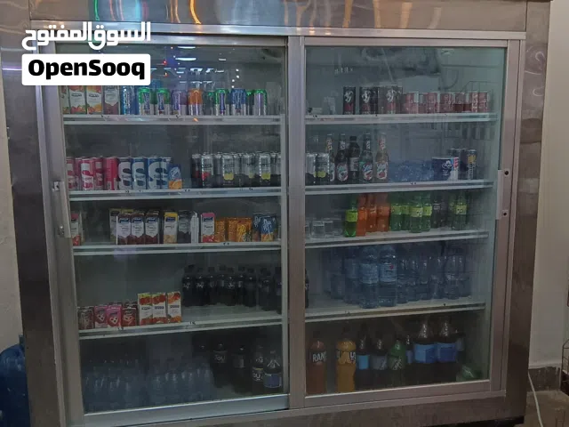 ثلاجة عرض حجم كبير انفيرتر (موفر طاقة)ماتور واحد اقتصادية  بالإضافة إلى 8 ستاندات شيبس مختلف الأحجام