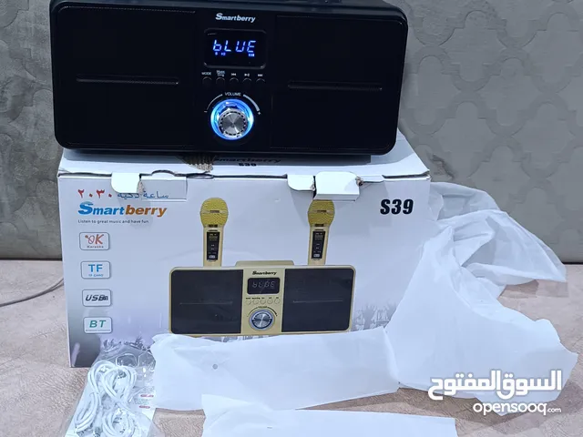 جهاز ام بي 3 اوكس مع سماعتين مايكرفون جديد غير مستخدم بلوتوث سماعاته تنشحن بداخل الجهاز مثل ماموضح
