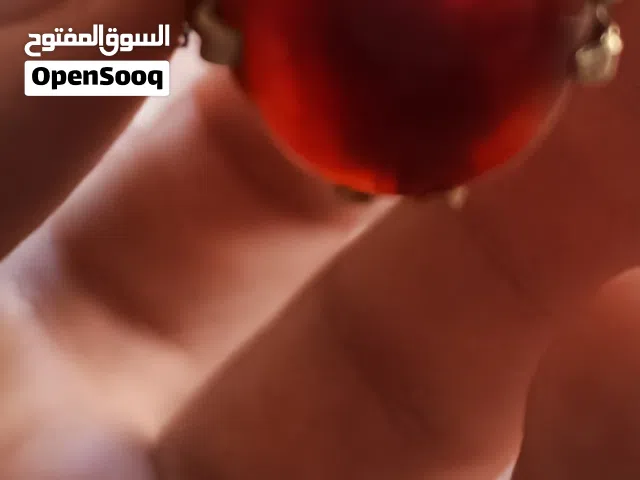 حجر عقيق احمر بداخله قلب