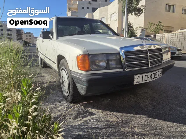 1983 مرسيدس بنز الفئة-E E 190