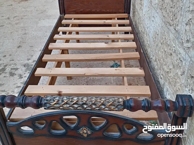 سرير مفرد خشب سويد بحاله جيده جدا للبيع