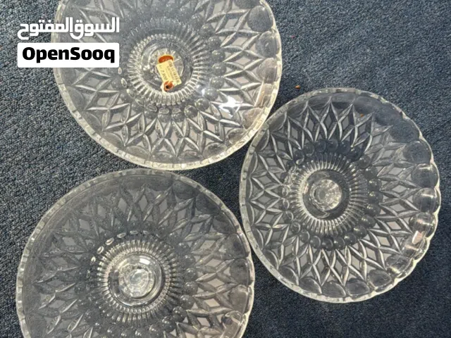 3 أطباق زجاجية  للتقديم الحلويات او الفواكه  جديدة وفاخره جدا ....