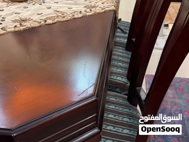 طاولة سفرة مستعمل نظيفة جدا للبيع السعر160 فقط قابل للتفاوض بشيء بسيطً الموقع:اربد-شارع الsos