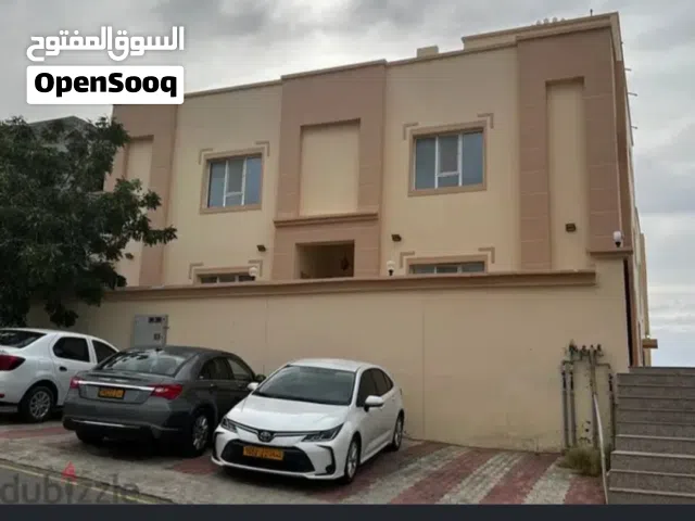 شقة دور الاول المعبيلة حي العين
