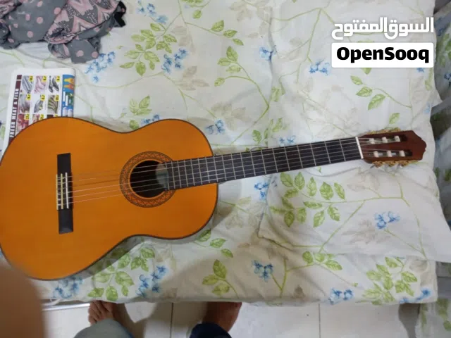 جيتار   Yamaha C70 Classicبحجم كبير