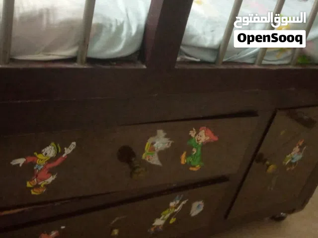 تخت بيبي  + فرشة طبية /خشب زان قوي ومتين  يسع ل عمر 5سنين