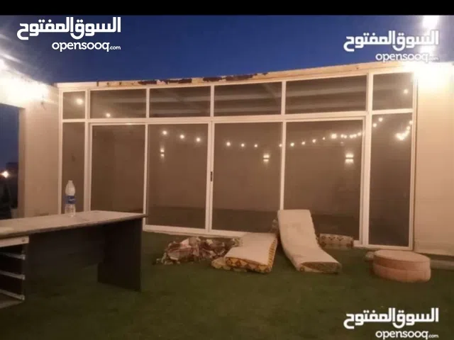 غرفة من زجاج وألمنيوم وحديد 5/3