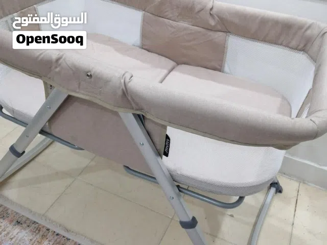 للبيع سرير اطفال مستعمل نظيف جداااً السعر 15