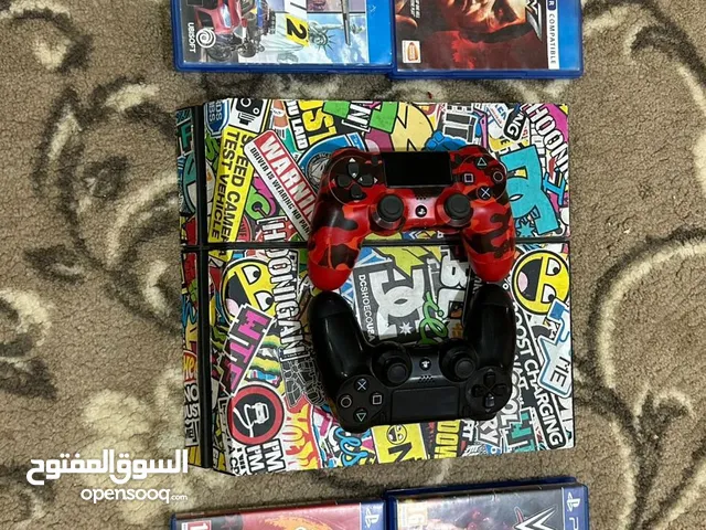 Playstation 4 With 2 Controllers And 7 Cds