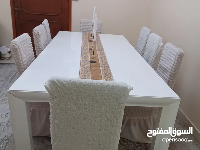 طاولة طعام