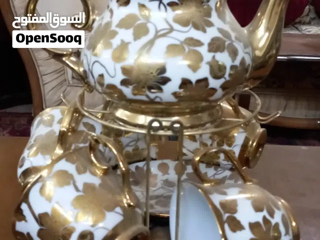 قوري فرفوري مع 5 اكواب نفس النقشة  موضوع على محمل جميل جدا غير مستعمل فقط للزينة