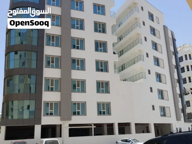 للايجار شقة مفروشة بوشر عمارة شبه جديدة فيها حمام سباحة + جيم + مواقف مظللة