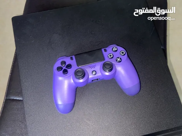 للبيع بلاستيشن 4 برو نظيفه جدا استعمال بسيط