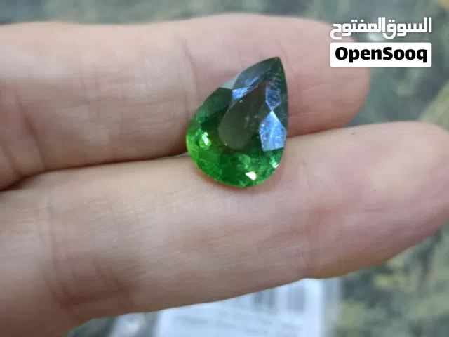 جوهرة من الأحجار الكريمة اباتيت Apatit0 تحفه حوالي 11 ق تقريبا اصلي غر معالج ب 2000 جنيه