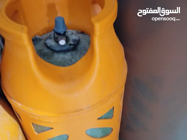 بنبلة غاز شبه جديده بلاستيك بالكامل الوزن معبية تقريبا 11كيلو مستعمله حاجه بسيطه المكان مصراته