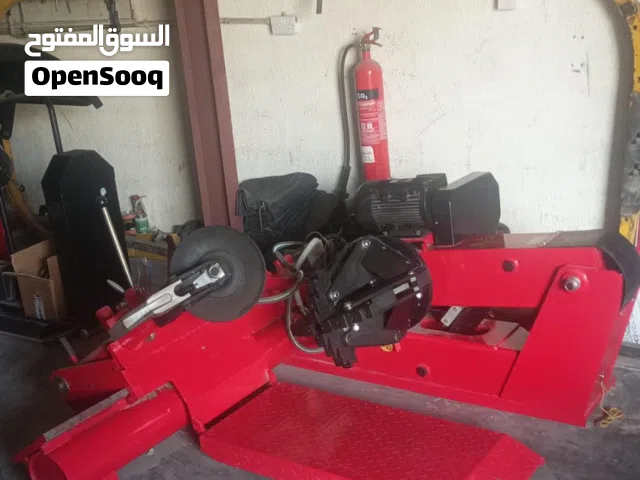 ماكينات جديدة لفك وتركيب جميع قياسات إطارات الشاحنات والسيارات
