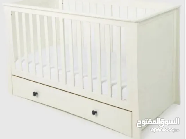 سرير اطفال بجودة عاليه و حالة ممتازة