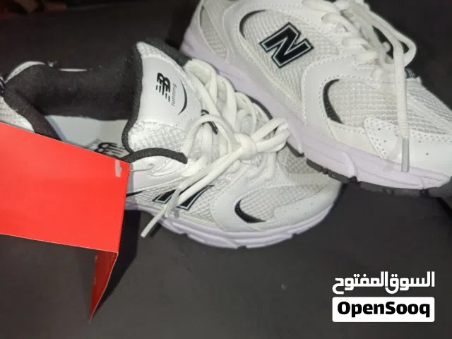 متوفر - شوز نيوبالانس موديل جديد - اسود - فيتنامي أعلى كوالتي الأحجام من 36 - 39 8 قطع - البيع جمله