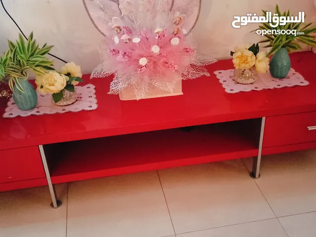 طاولة تلفزيون جميلة