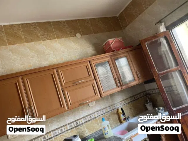 شقة للإيجار غوط الشعال عمارات شارع 10 بالقرب من مسجد الابرار الدور الاول بالأثاث