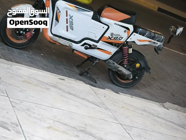 دراجه شحن x900 نضيفه جدا مع 5 بطاريات شحن وسرعة106