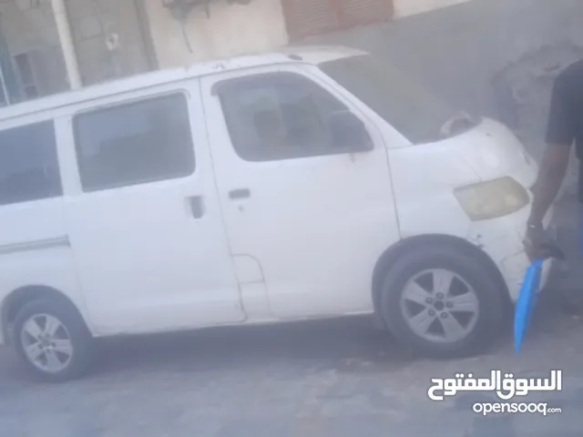 تونسي تيوتا تماتيك موديل 2009مرقم عدن كل شي تمام 11الف سعودي