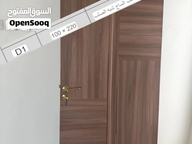 باب ذو قلب صلب وسطح مع قشرة خشب الساج على كلا الجانبين اثنين لحمام اربعة لغرف