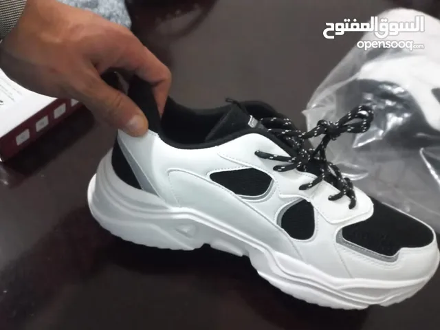 46 Sport Shoes in Amman