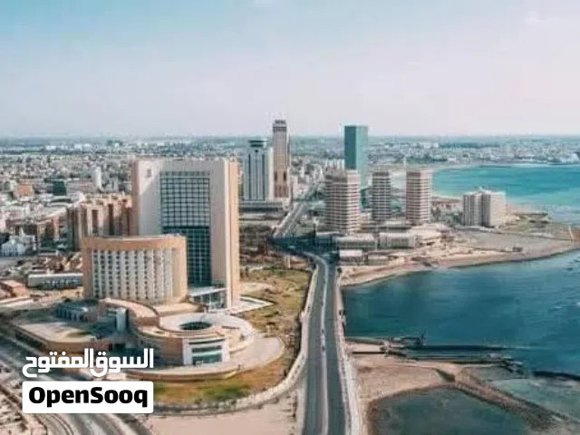 قطعة ارض 400م بواجهه 28م تنقسم بزناته. قرب جامع المراء الشارع ثحت التعبيد