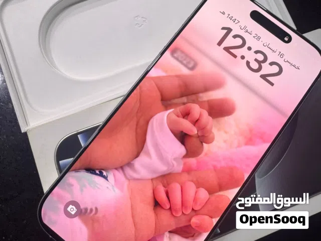 ايفون 16 برو ماكس مأخذه من الإمارات شرق اوسط يشيل شريحه عاديه + 8 شرائح الكترونية 256 كيكة لون ابيض