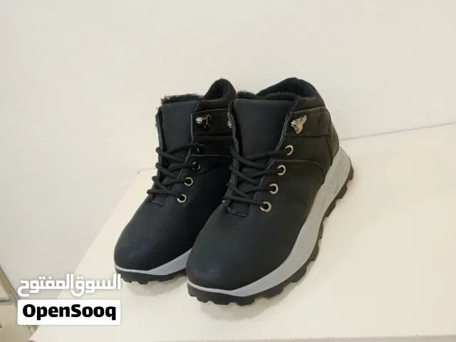للجادين للبيع شروة كمية أحذية نسائية شتوي اوروبي اصلي جديد للجادين