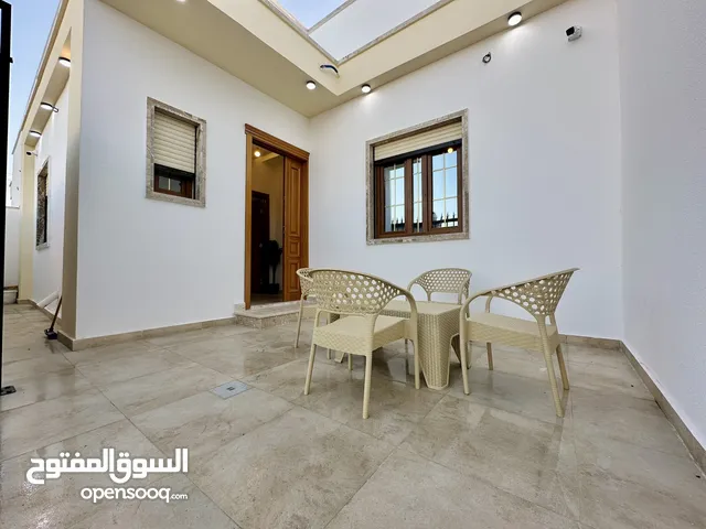 منزل ارضي في قلب زويتـة