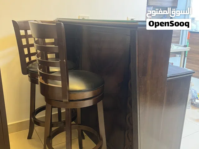 خزانة خشب مستعملة بدون الكراسي