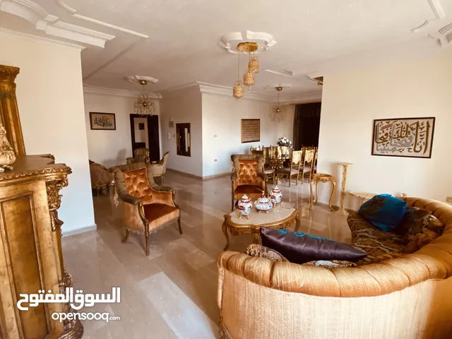 211 m2 4 Bedrooms Apartments for Sale in Amman Al Rabiah